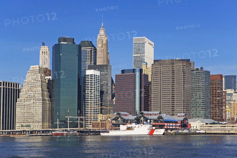 Marina in downtown Manhattan. Photo : fotog
