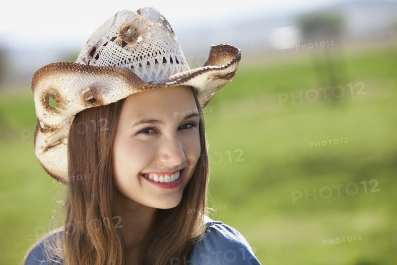 Smiling cowgirl. Photo : Mike Kemp