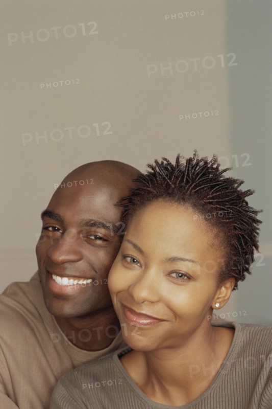 Portrait of a happy couple. Photo : Rob Lewine