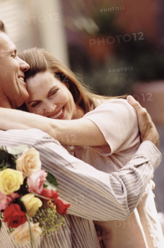 Couple hugging. Photo : Rob Lewine