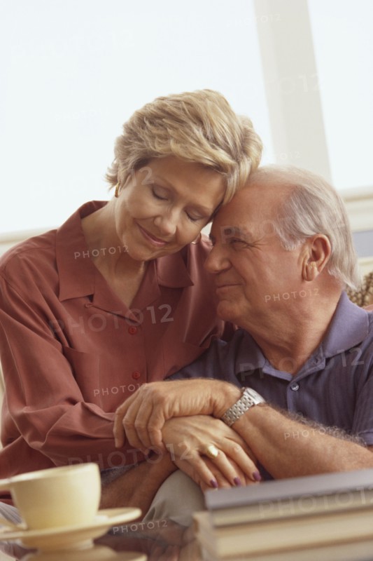 Senior couple embracing. Photo : Rob Lewine