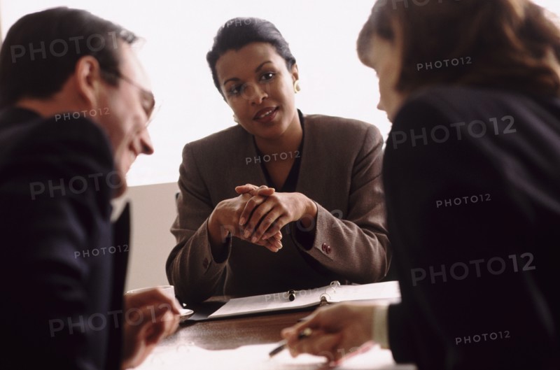 Financial advisor talking to couple. Photo : Rob Lewine