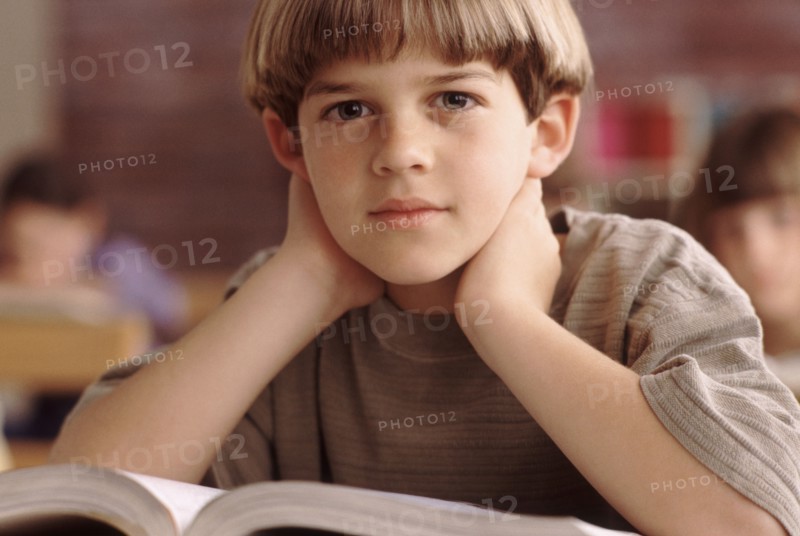 Elementary school student sitting at his desk. Photo : Rob Lewine