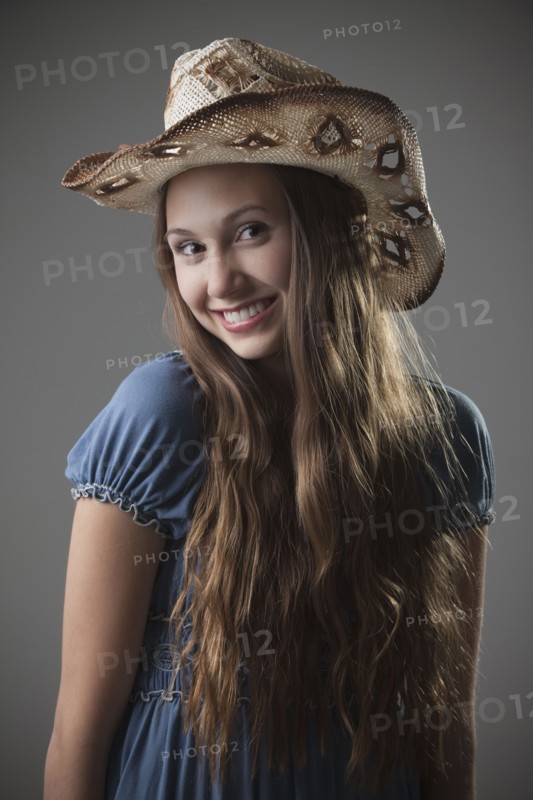 Beautiful long haired cowgirl. Photo : Mike Kemp