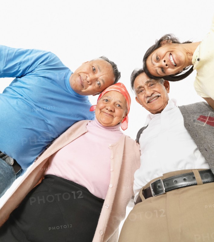 Four friends standing together. Photo : momentimages