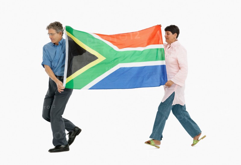 Two people carrying the South African flag. Photo : momentimages