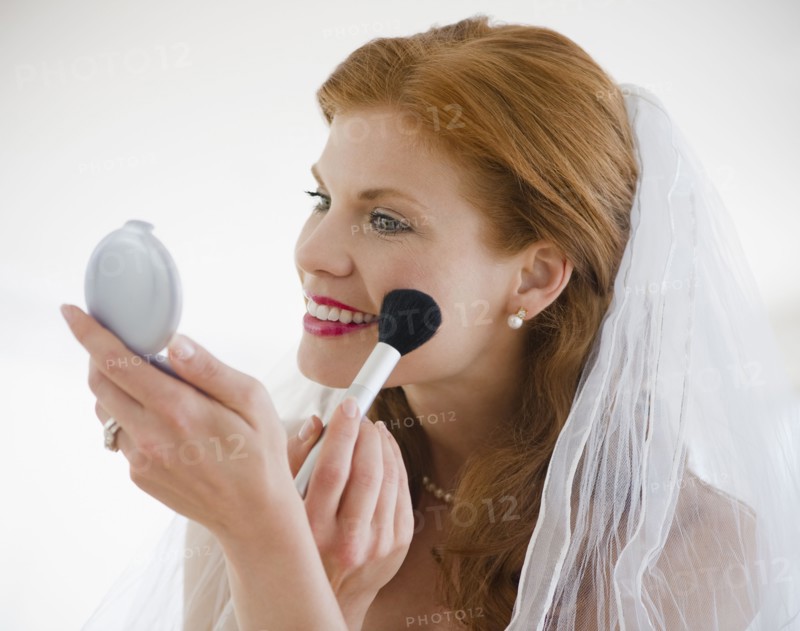 Bride putting on blush. Photo. Jamie Grill