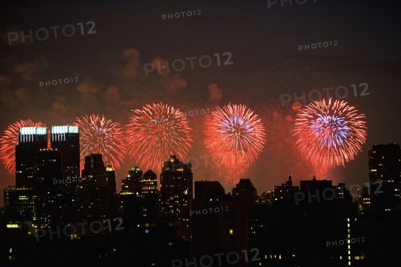 Fireworks over New York City skyline. Photo. fotog
