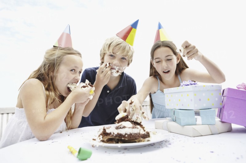 Children eating birthday cake. Photo. momentimages