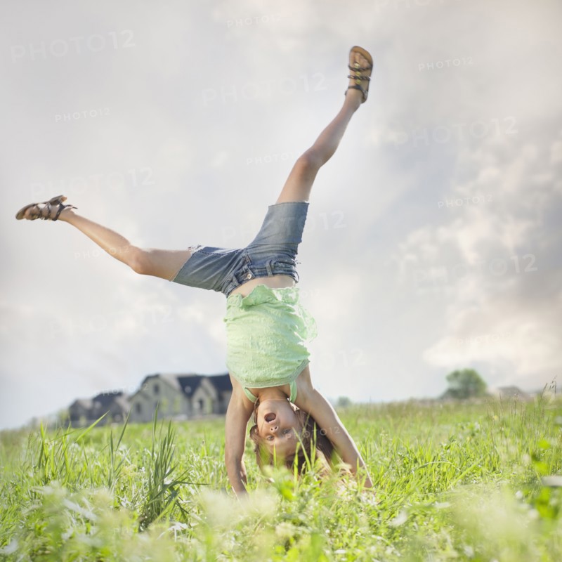 Young girl doing cartwheel. Photo : Mike Kemp