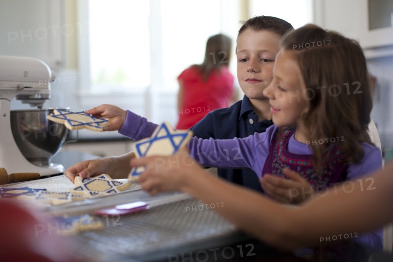 Children baking cookies. Photo. Tim Pannell