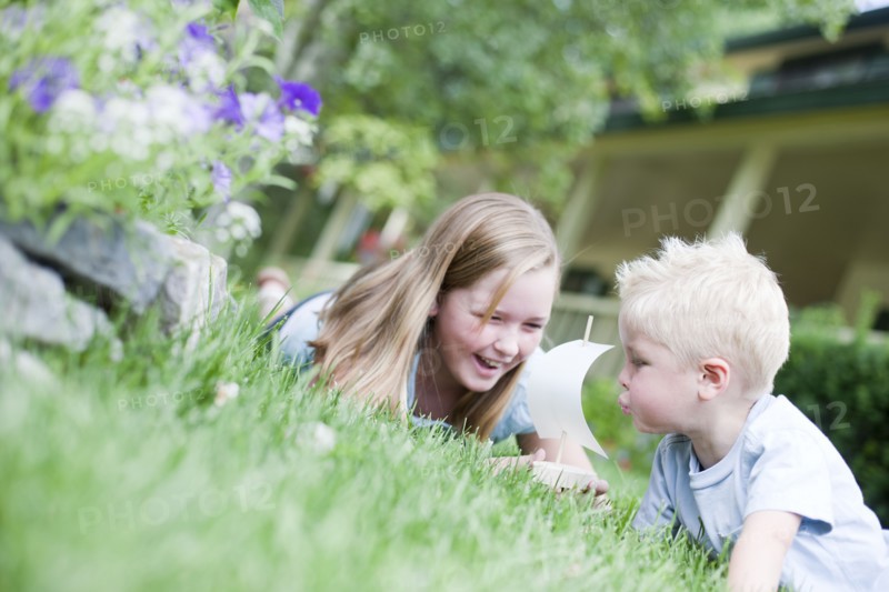 Brother and sister playing with toy boat. Photo. Tim Pannell