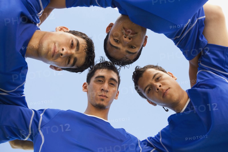 Football players huddled together. Photo. Mike Kemp