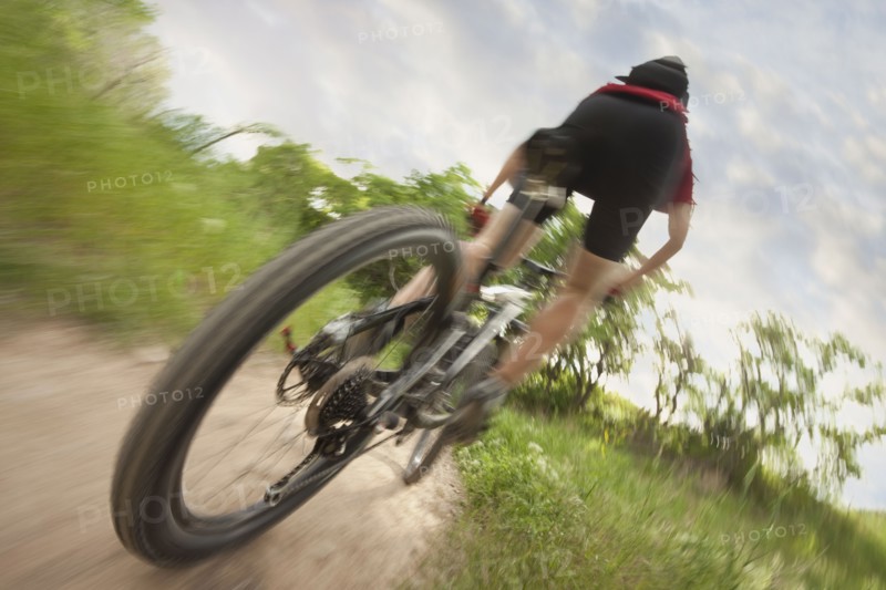 Cyclist on single track trail. Photo. Mike Kemp