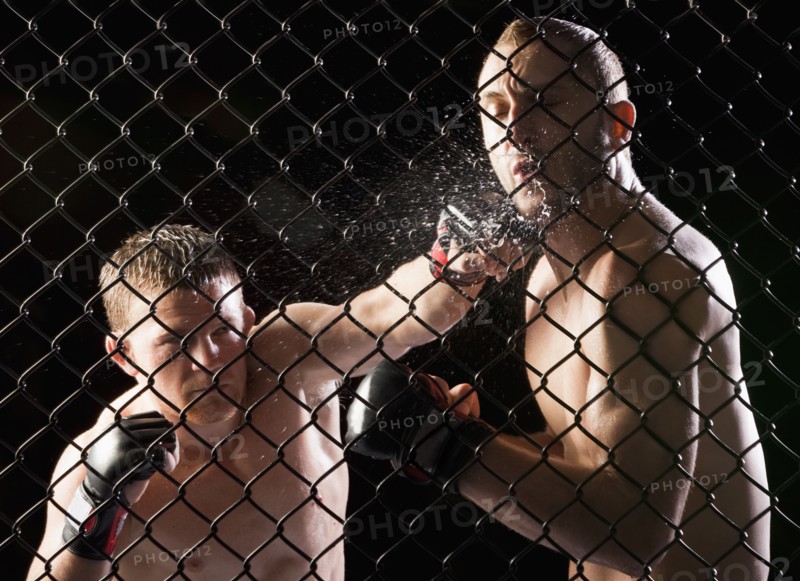 Cage fighters. Photo. Mike Kemp