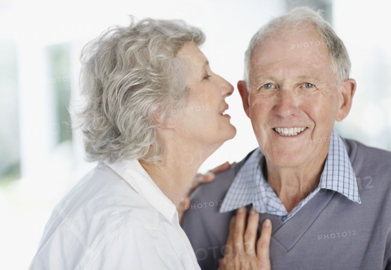 Affectionate senior couple. Photo : momentimages