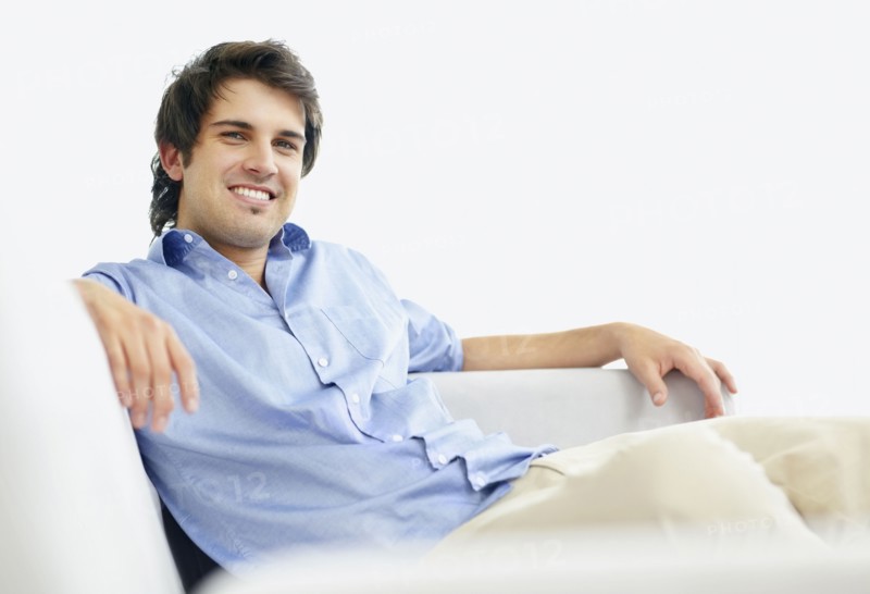 Handsome man relaxing on couch. Photo : momentimages