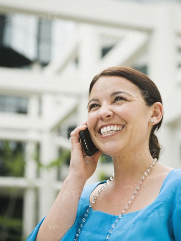 Smiling businesswoman talking on cell phone. Photo. Erik Isakson