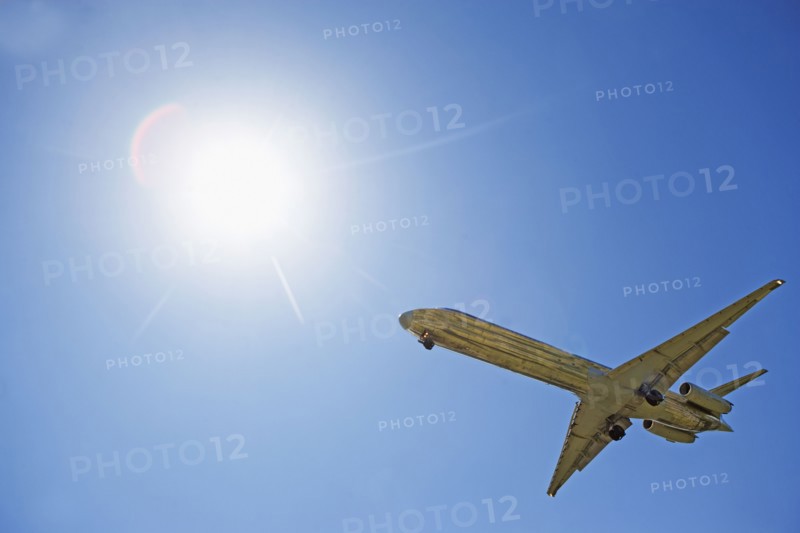 Airplane flying in the sky. Photo. fotog