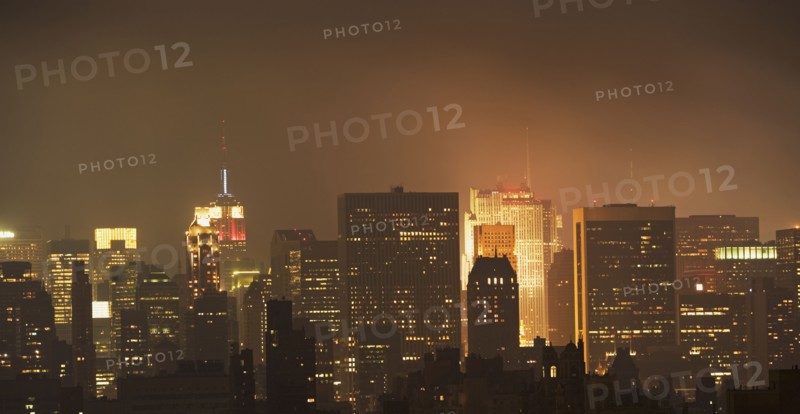 New York City skyline at night. Photo. fotog