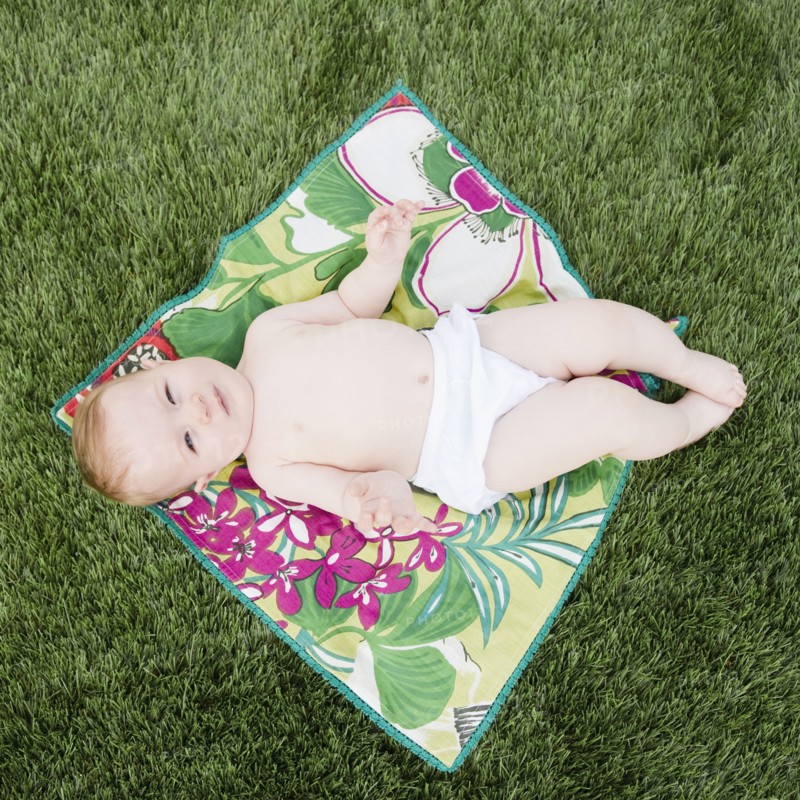 Baby on blanket on the grass. Photo : Jamie Grill