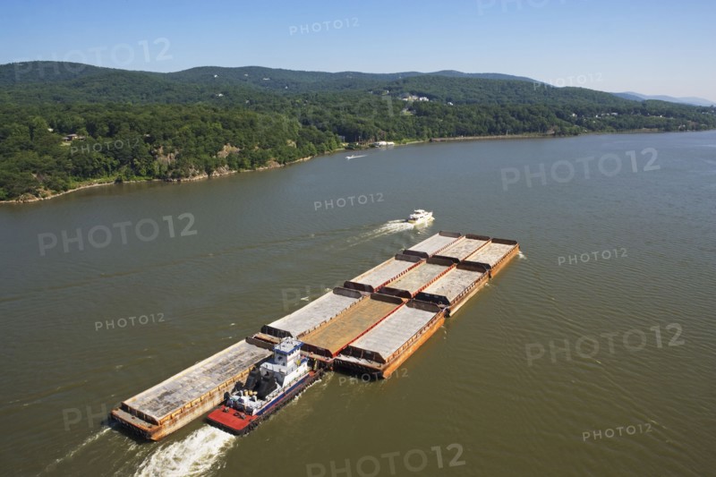 Boat and barges in river. Photo. fotog
