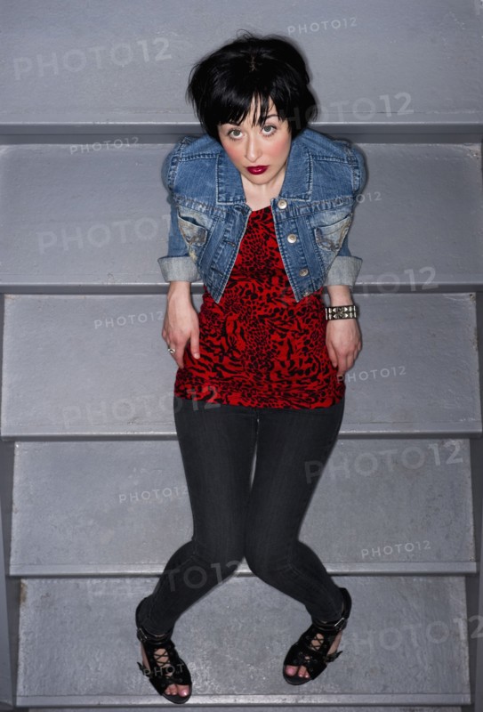 Woman sitting on stairs. Photo : Daniel Grill
