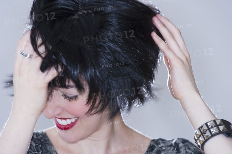Woman shaking her head. Photo. Daniel Grill