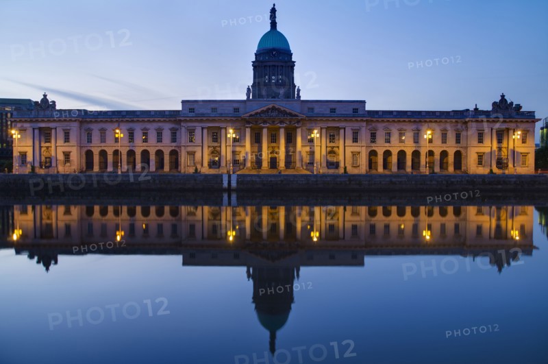 Custom House reflecting into River Liffey.
