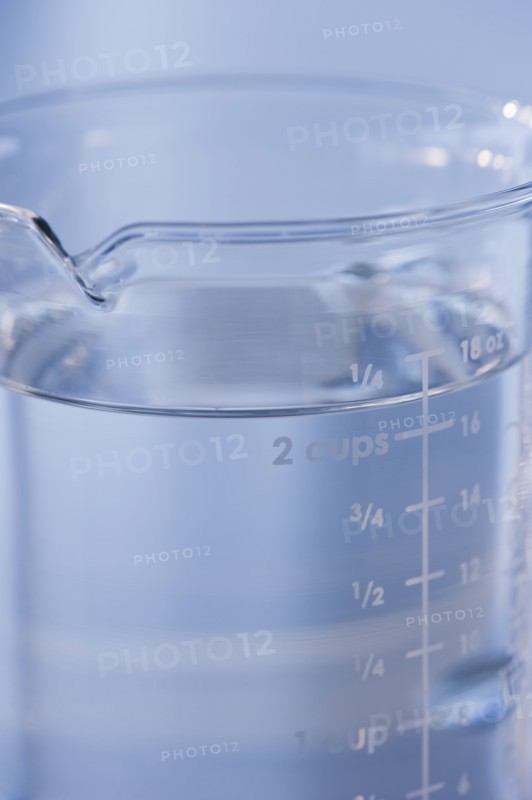 Measuring cup full of water. Photo. Daniel Grill