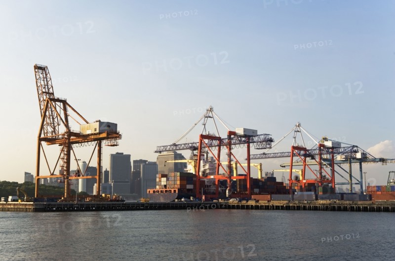 Container cranes. Photo. fotog