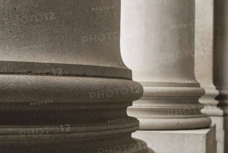 Concrete columns. Photo : Antonio M. Rosario