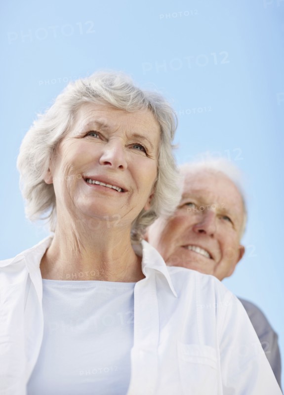 Smiling senior couple. Photo : momentimages