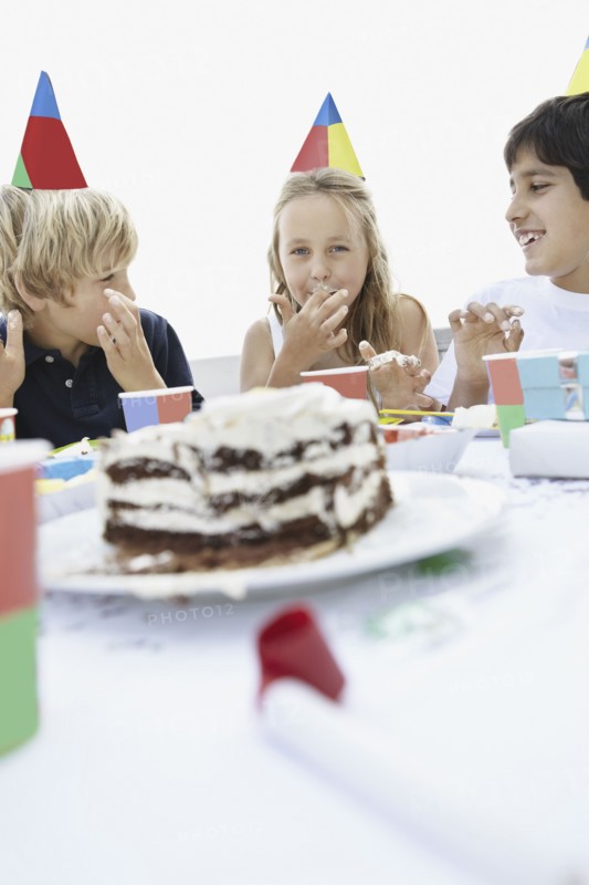 Children eating birthday cake. Photo. momentimages