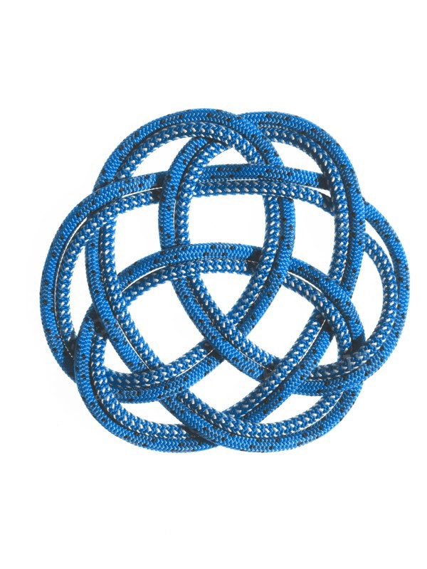 Blue rope looped together. Photo : David Arky