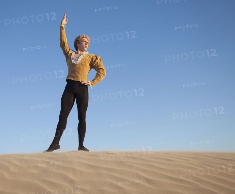Ballet dancer in desert. Photo : Mike Kemp