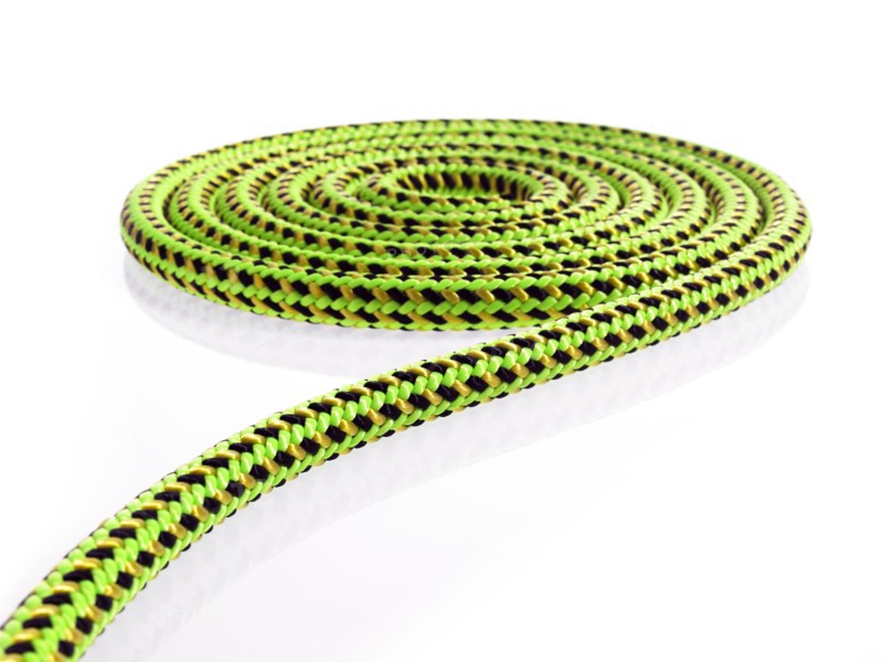 Green and black rope in a circular pattern. Photo : David Arky