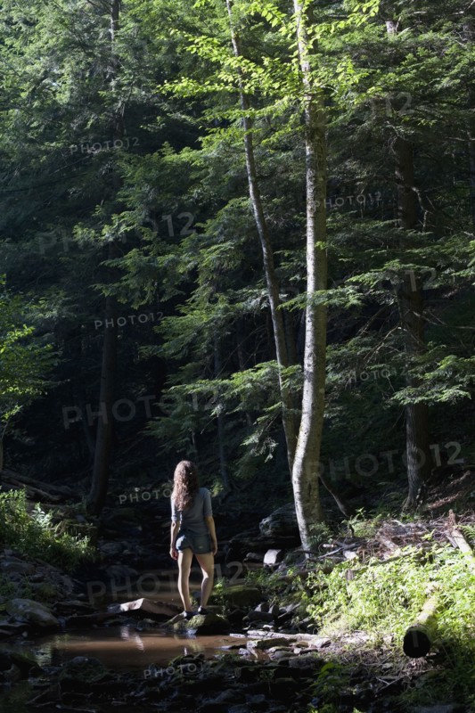 Hiker looking at stream. Photo. David Engelhardt
