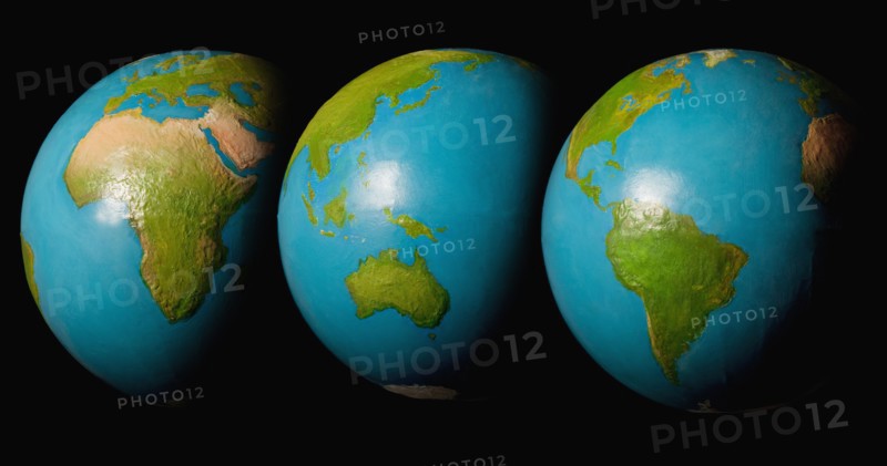 Three globes. Photo. Mike Kemp