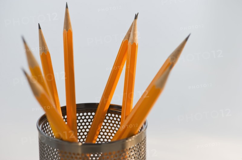 Sharpened pencils in jar. Photo : Daniel Grill