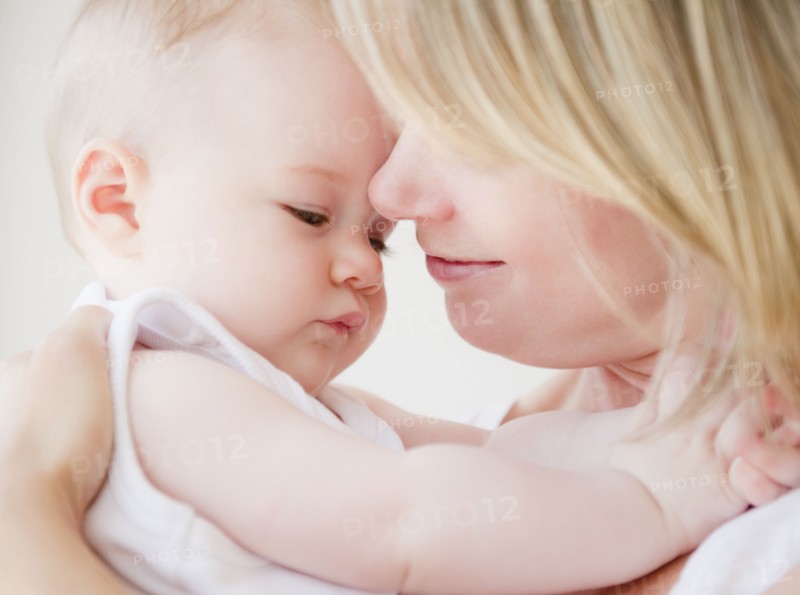 Mother embracing her baby daughter. Photo : Jamie Grill