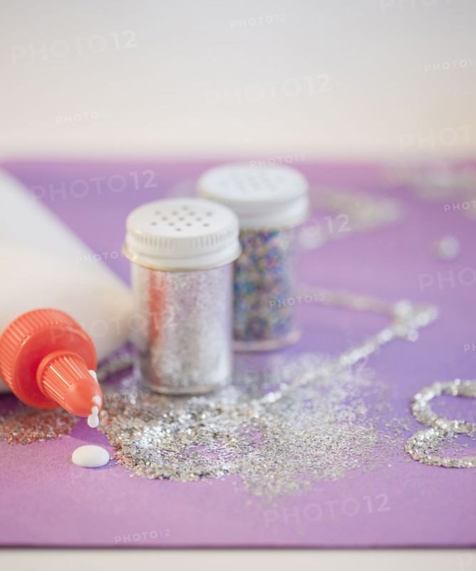 Glitter and glue. Photo : Jamie Grill