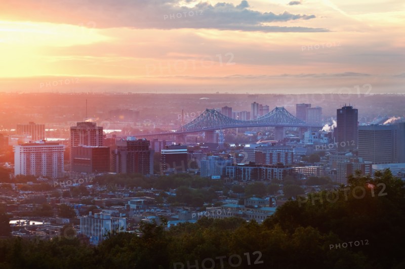 Canada, Montreal, cityscape at sunrise. Photo : Daniel Grill