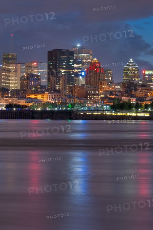 Canada, Montreal, skyline at dusk. Photo : Daniel Grill