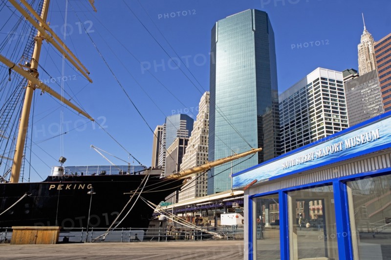 USA, New York State, New York City, Seaport Museum, sailing ship moored in harbor. Photo : fotog