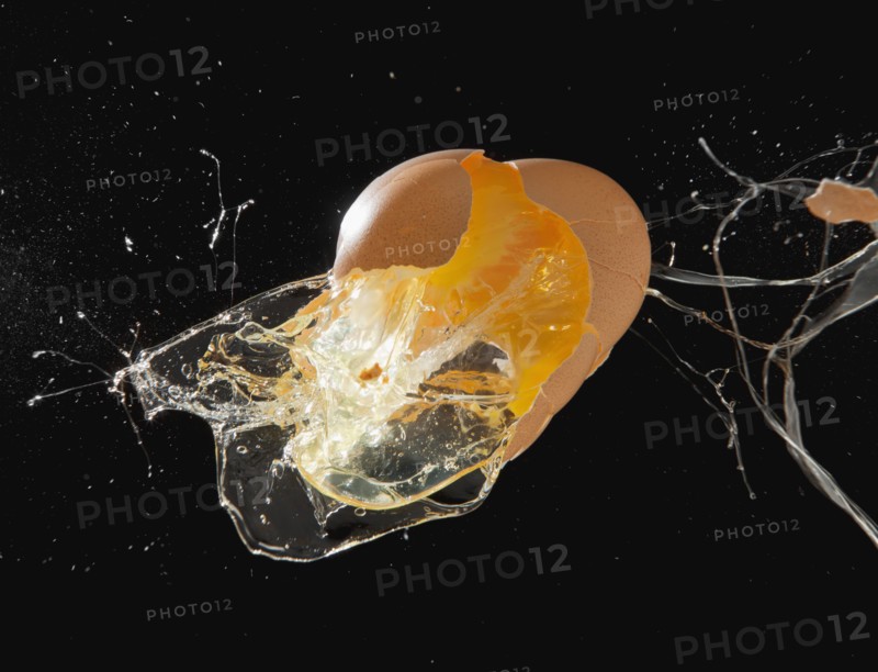 Egg exploding. Photo : Mike Kemp