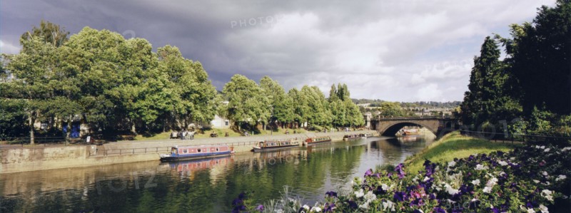 River boats. Photo : Fisher Litwin
