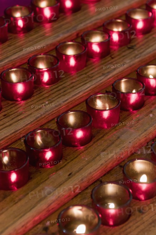 Rows of candles in cathedral. Photo : Antonio M. Rosario