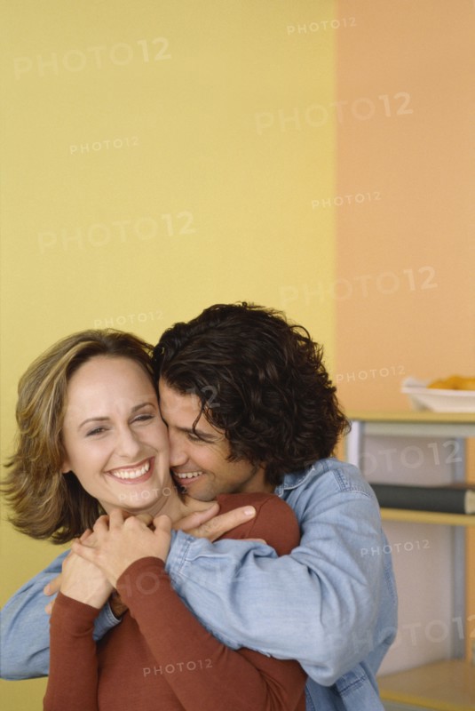 Couple embracing. Photo : Fisher Litwin