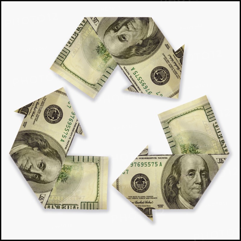 Recycling sign made of dollar bills. Photo : Mike Kemp